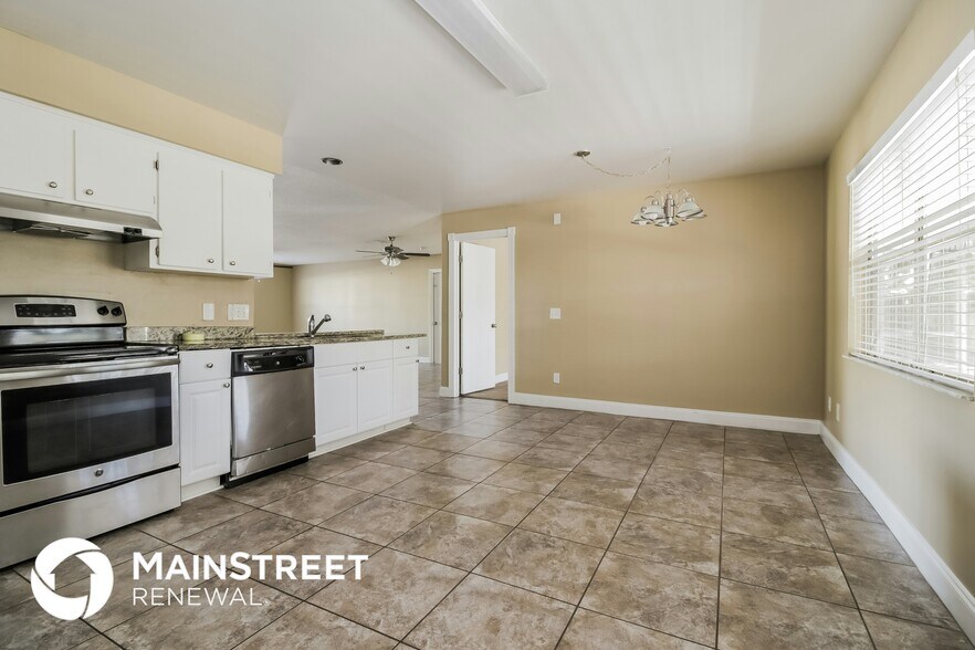 Building Photo - 4775 Doreen Rd