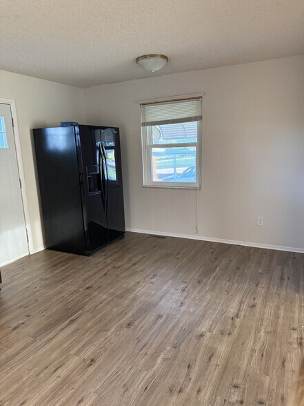 Building Photo - 7602 Elton St