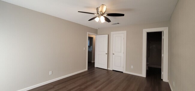Building Photo - Duplex-Arlingotn