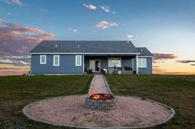 Building Photo - 2428 Sunshine Dr