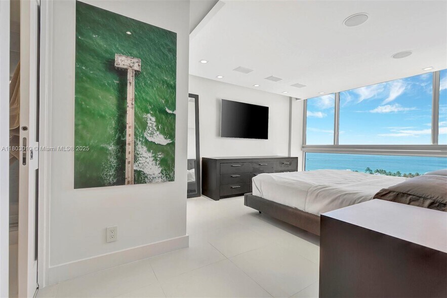 Primary Photo - 2715 N Ocean Blvd