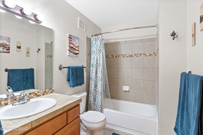 Building Photo - 6414 N Tierra De Las Catalinas