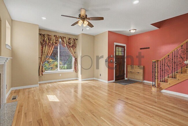 Building Photo - 132 NE 63rd Ave