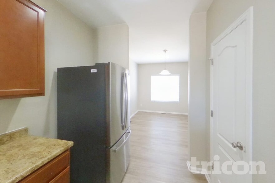 Building Photo - 6550 Phantom Way