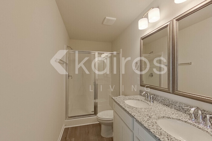 Building Photo - 2153 Banyon Cir