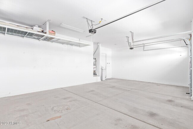 Building Photo - 18335 W Summerhaven Dr