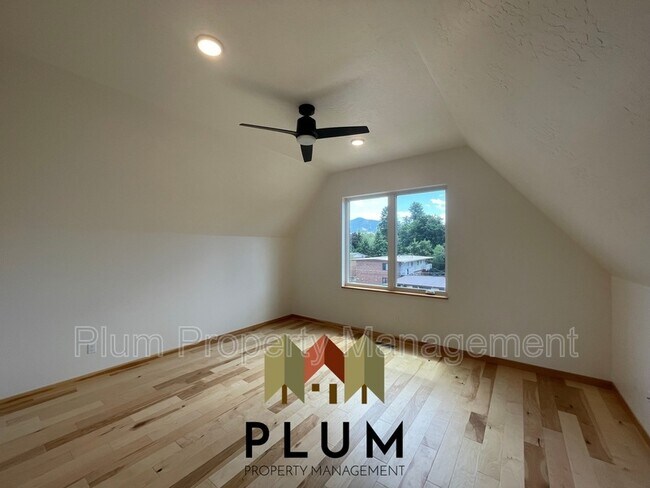 Building Photo - 1855 S 3rd St W