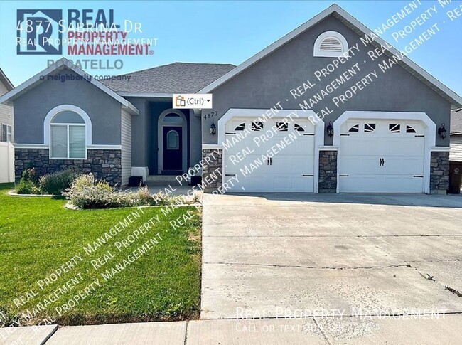 Primary Photo - Beautiful 6 Bedroom 3 Bath house - 2 Car G...