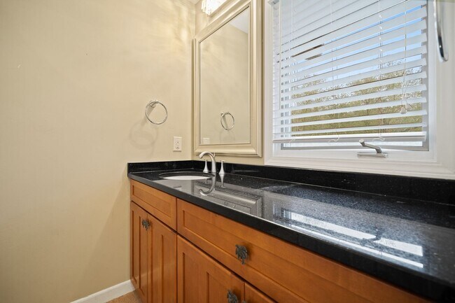 Building Photo - 3 Bedroom, 2.5 Bath Condo on the Pebble Creek Golf Course