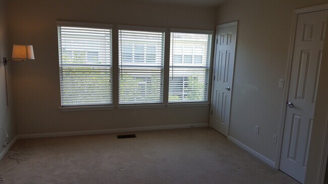 Building Photo - 11441 Summerview Cir