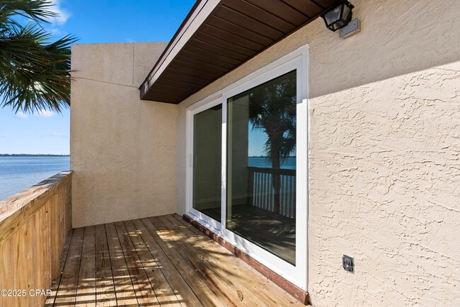 Building Photo - 6453 Oak Shr Dr