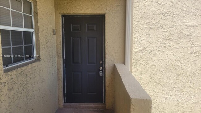 Building Photo - 660 Cypress Club Way