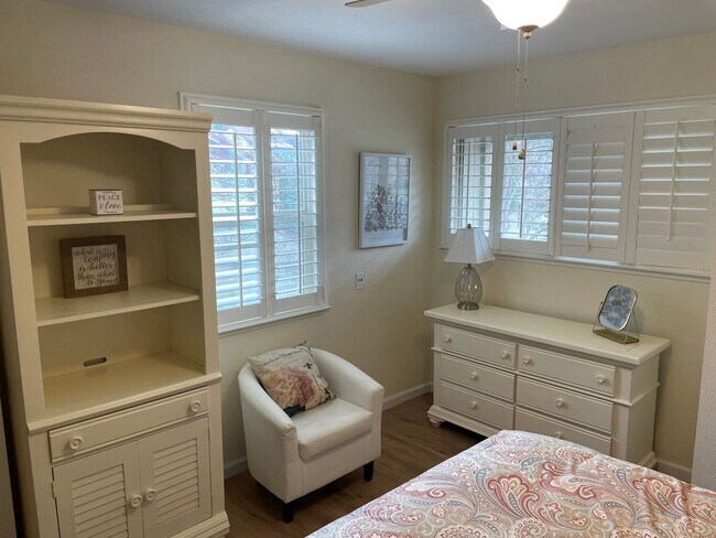 Building Photo - Fully Furnished 2/1.5 Duplex in West Sacramento