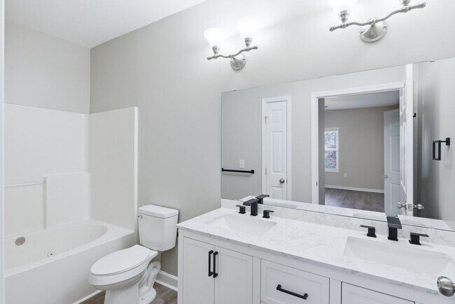 Building Photo - 2 Bedrooms 2 Bathrooms Condo