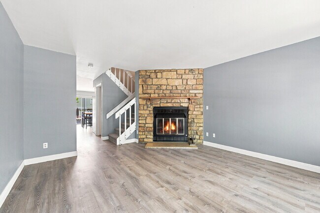Building Photo - $2,470.95, 2 Bed, 2.5 bath Townhome in Centennial with in unit Laundry!