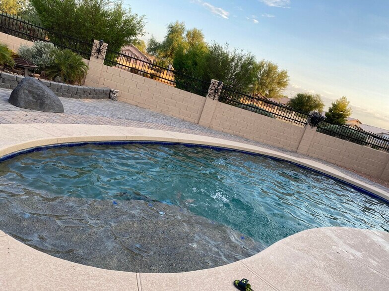 Building Photo - 1541 E Peregrine Trail