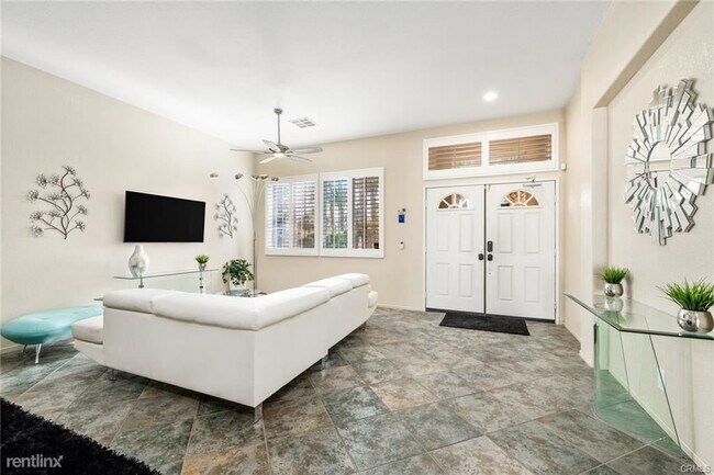 Building Photo - 4 br, 2.5 bath House - 3380 N Avenida San ...