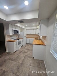 Building Photo - 4554 E Paradise Village Pkwy N