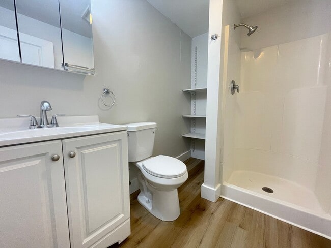 Building Photo - 16 Avon St