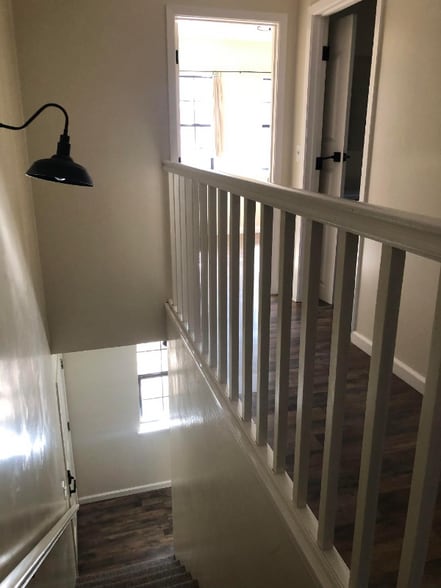 Building Photo - 204 E Hinckley St