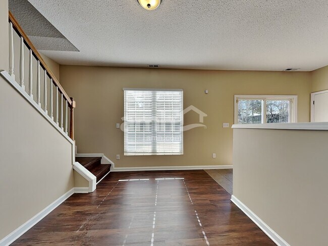 Building Photo - 136 N Honey Springs Ave