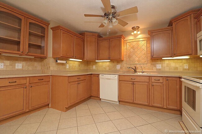 Building Photo - 2031 Allen Dr