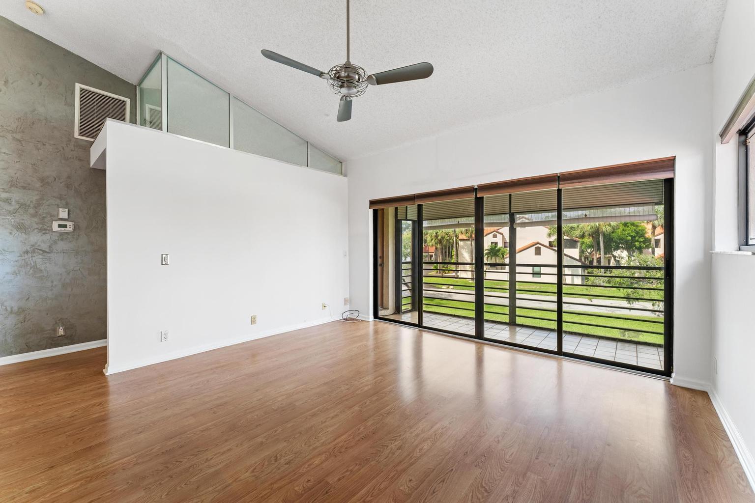 Building Photo - 18 Via de Casas Sur