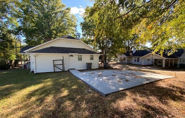 Building Photo - 3bed, 2ba Bungalow - 5 minutes from Downtown Kannapolis