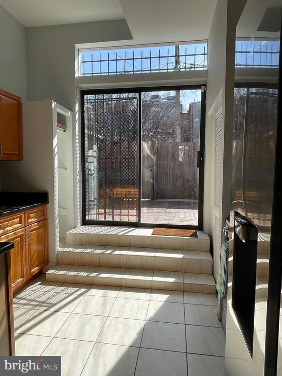 Building Photo - 1231 Linden Pl NE