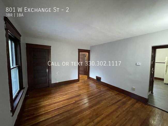 Building Photo - Three bedroom one bathroom second level ap...