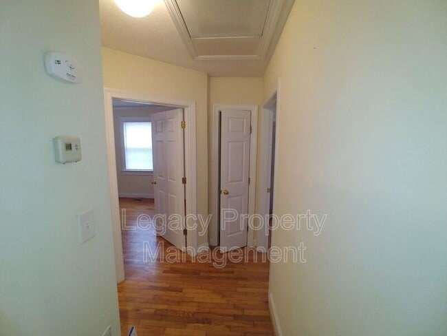 Building Photo - 609 E Willowbrook Dr