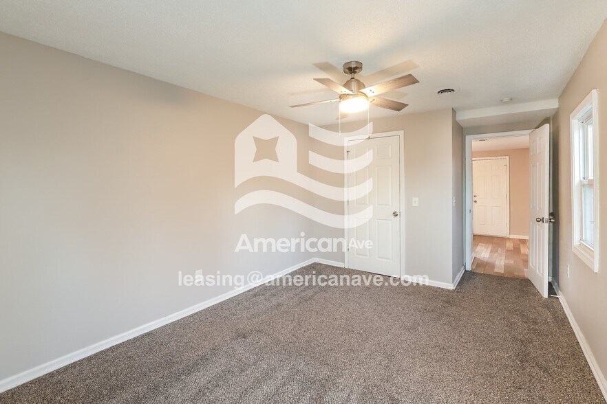 Building Photo - 5220 NE 46th Terrace