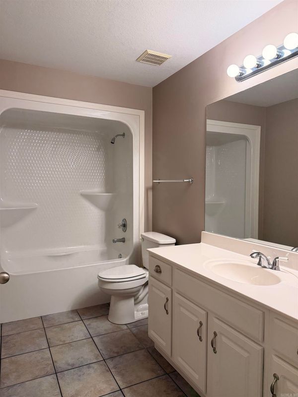 Building Photo - 31 Enclave Cir