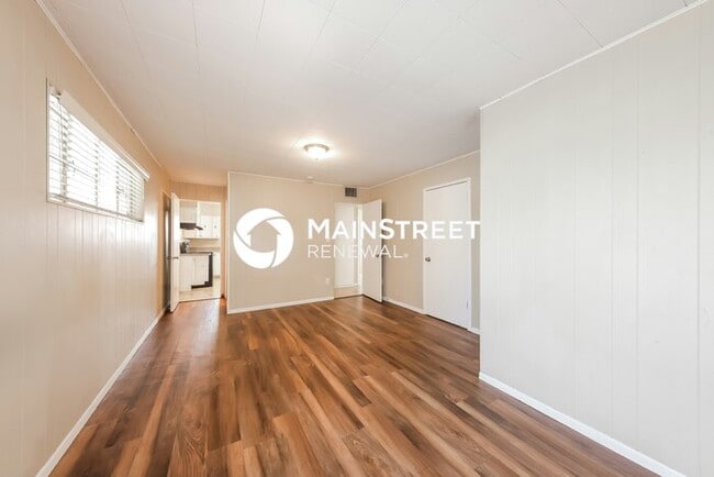 Building Photo - 2 Bedroom Pet-Friendly Home in Phoenix, AZ with Main Street Renewal