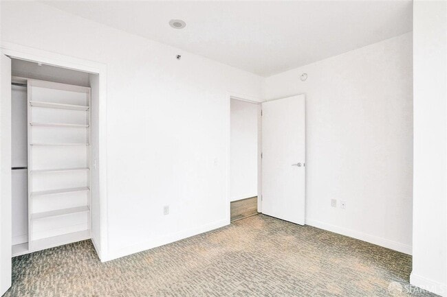 Building Photo - 425 1st St