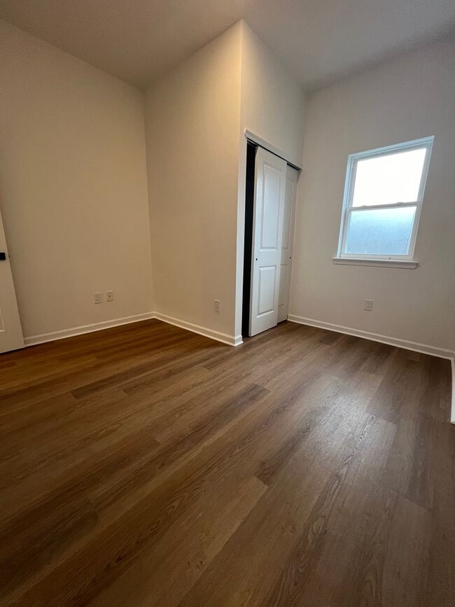 Building Photo - Newly Renovated 2-Bedroom Apartment in East Parkside! Available mid-July!