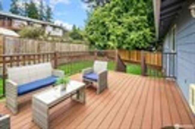 Building Photo - Move-In Ready 5-Bed on a Quiet Kingsgate Cul-de-Sac