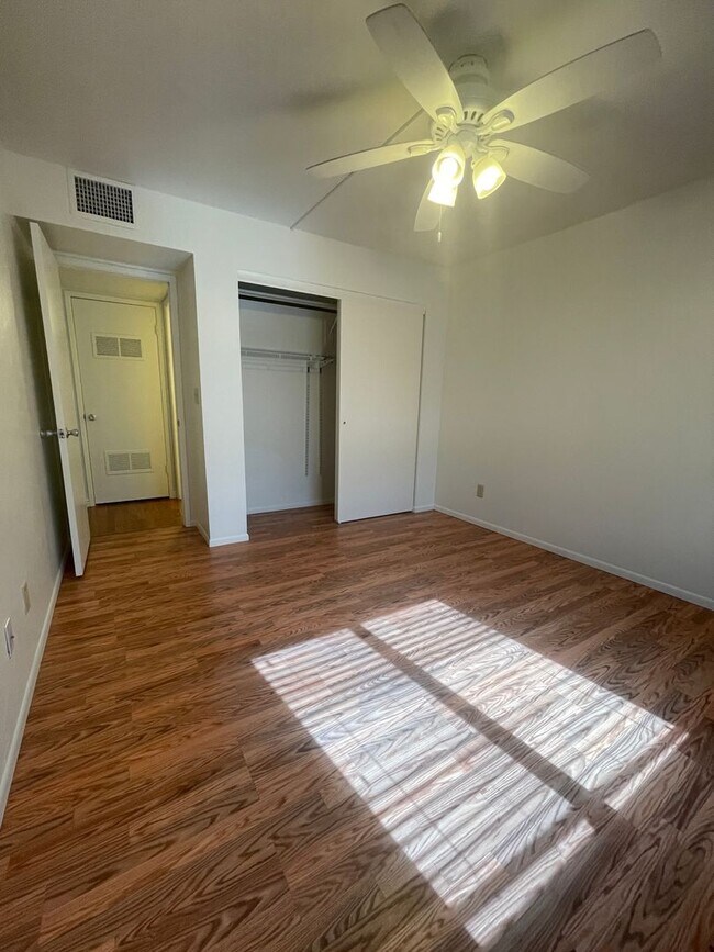 Building Photo - Two Bedroom Ground Floor Condo Near Presco...