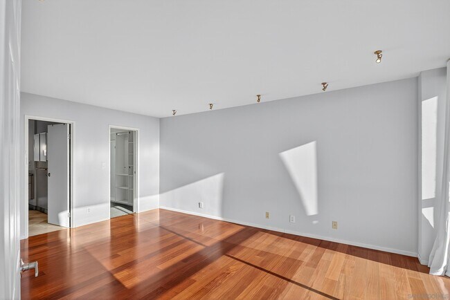 Building Photo - 3535 1st Ave.