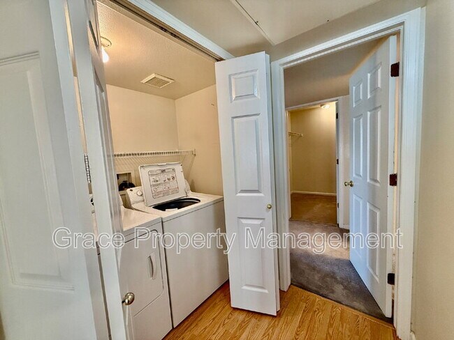 Building Photo - 1146 Opal St