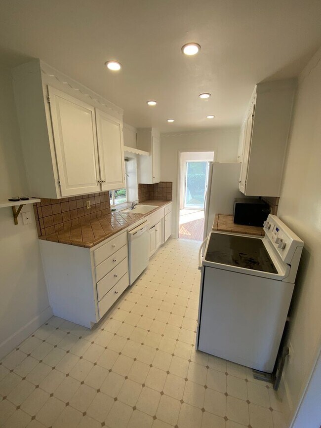 Building Photo - Charming Single-Family Home in Desirable Ladera Community