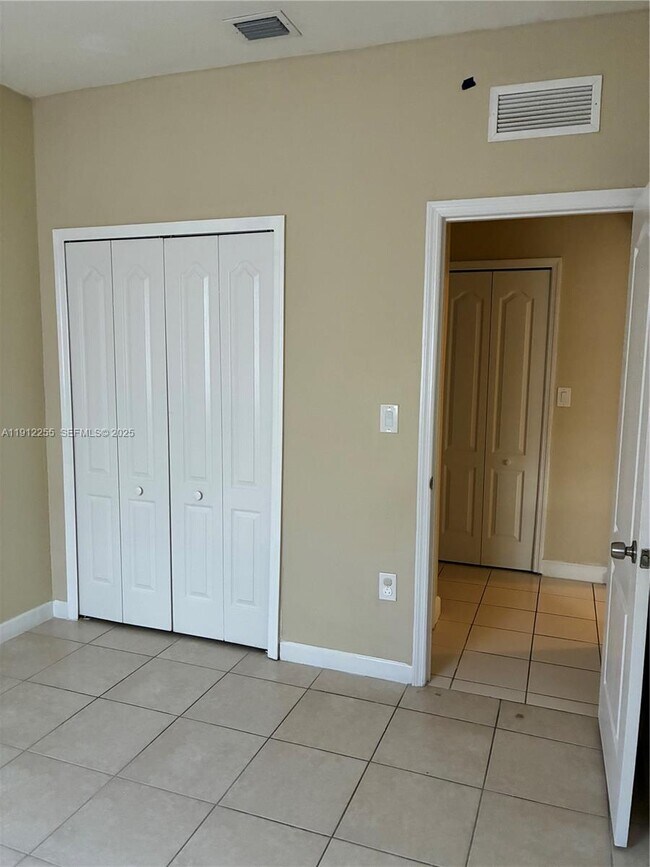 Building Photo - 1666 SE 27th Ct