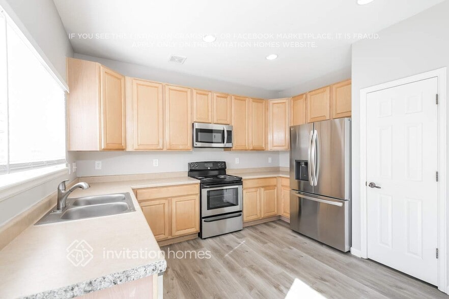 Building Photo - 19398 E 58th Dr