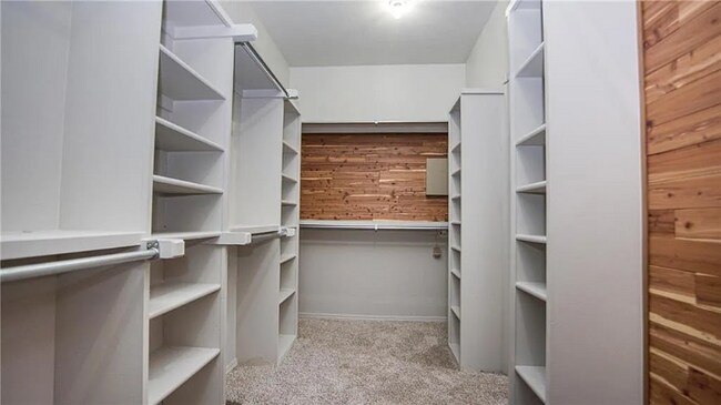 Building Photo - 404 Timberdale Dr