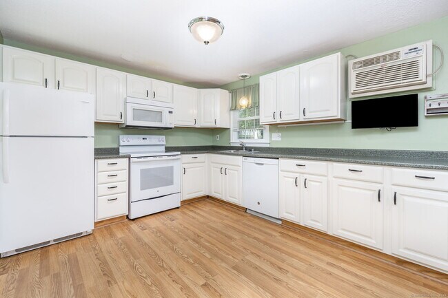 Building Photo - 11 Brandywine Ln