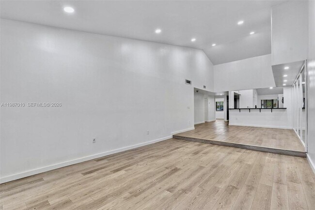 Building Photo - 518 NE 199th Ln