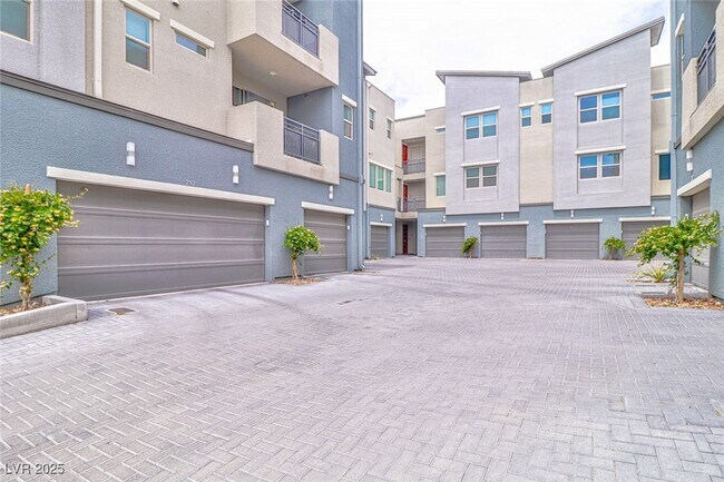 Building Photo - 11290 Hidden Peak Ave