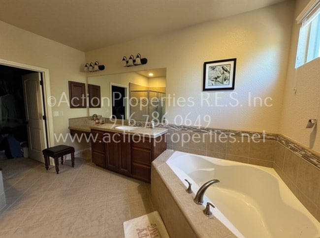 Building Photo - Gated Penryn Patio 2 Story Home, 3 Bedroom...