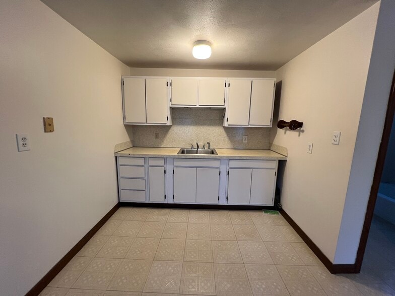 Building Photo - 111 W Hollis St