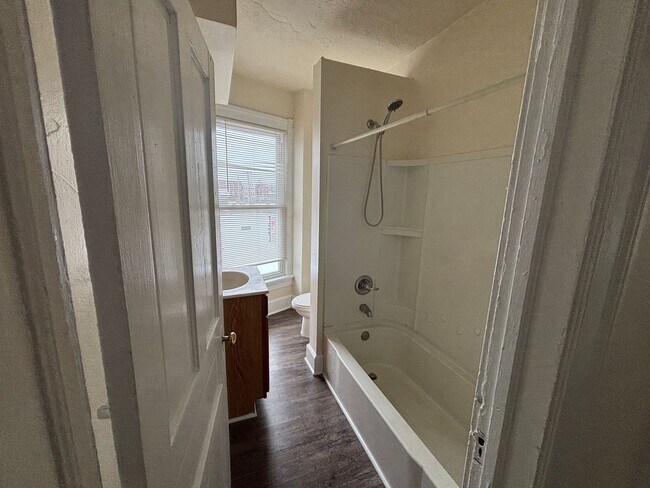 Building Photo - nbr142